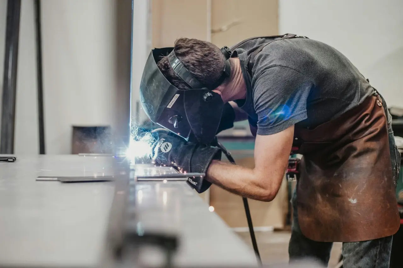Soudure d’un brasero dans l’atelier Galswiss